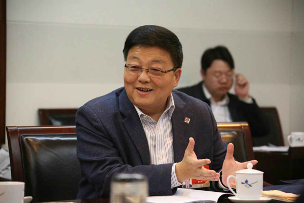 肖伟接受《人民日报》采访：进一步改进药品集中采购管理机制